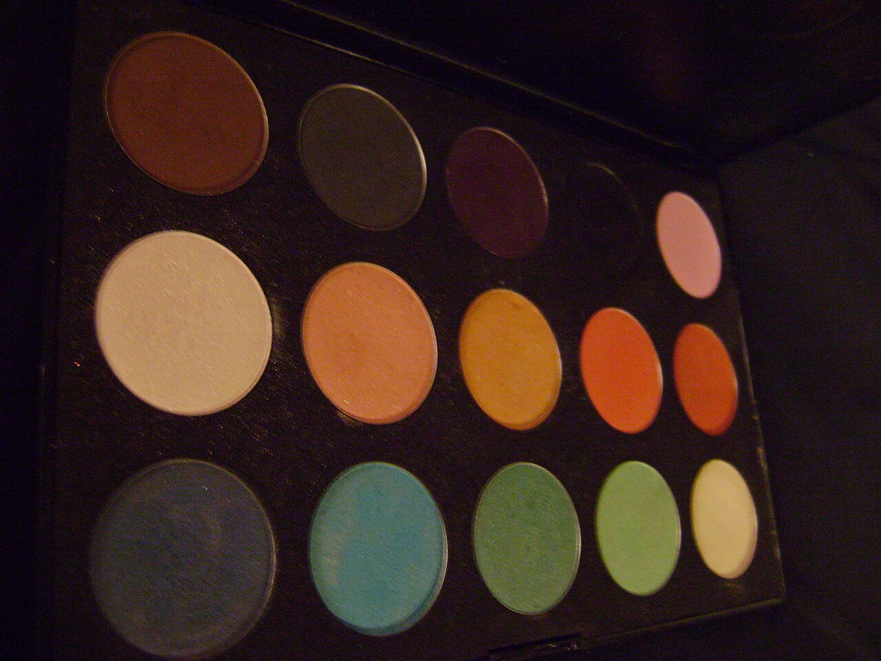Compact Eyeshadow pallete - Παλέτα με Συμπαγείς σκιές ματιών